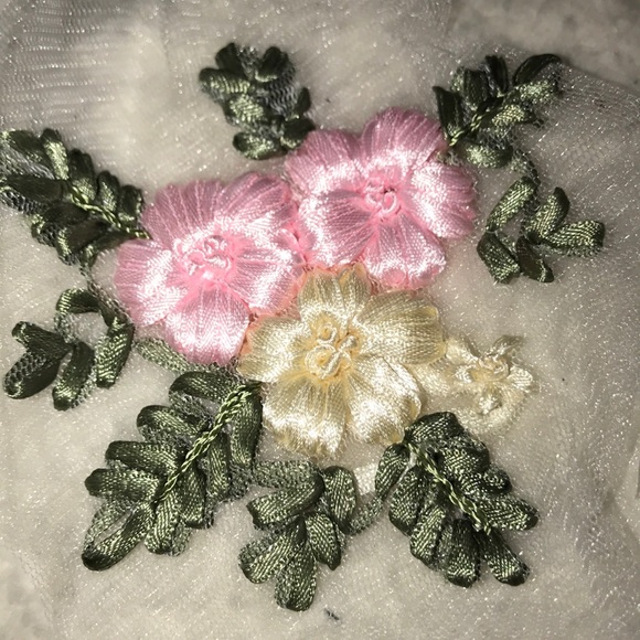 New Beautiful set of 6 Flower 3D Appliqués - Picture 3 of 5